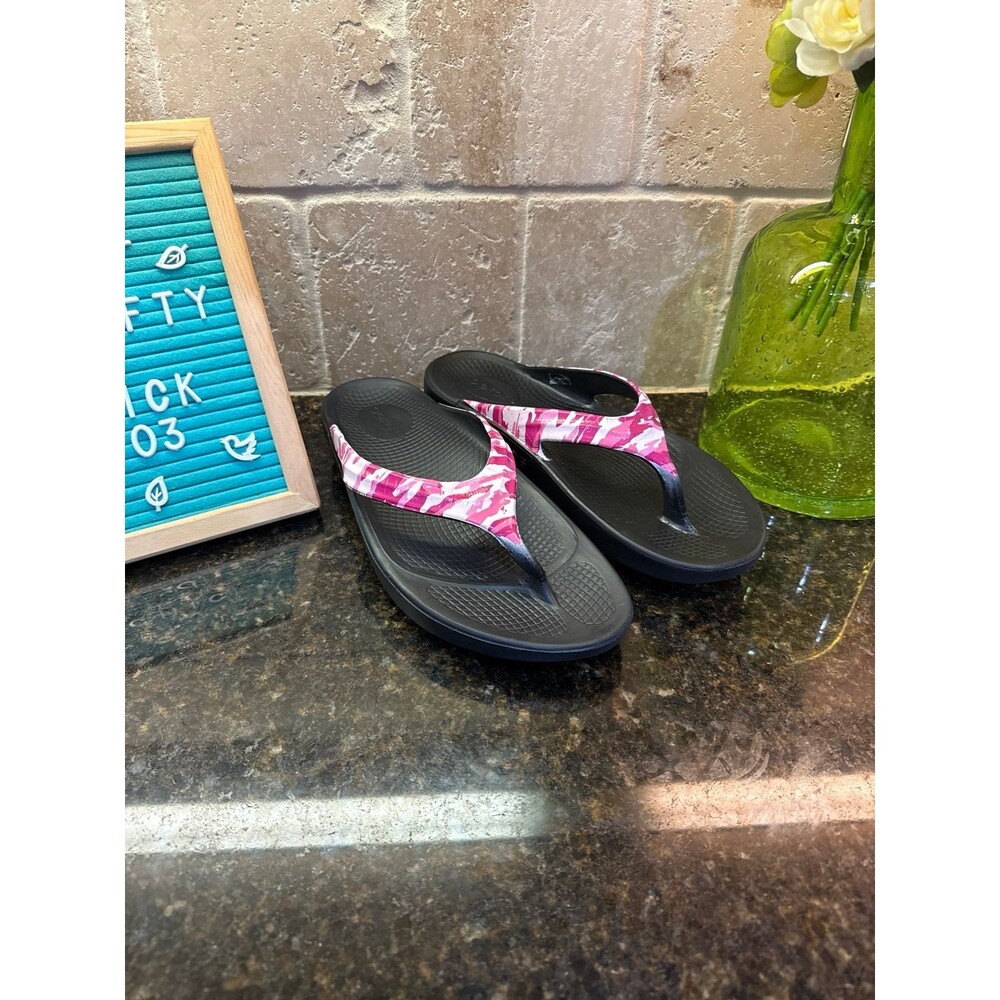 OOFOS OOriginal Pink Camo Thong Recovery Sandals W10 EU 41 EUC